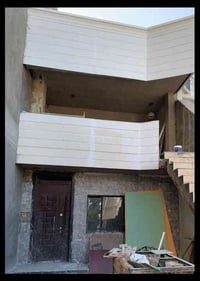 بيت للإيجار  طابق ارضي غرفتين وصاله وخدمات وكراج للسياره المساحه 150 م...