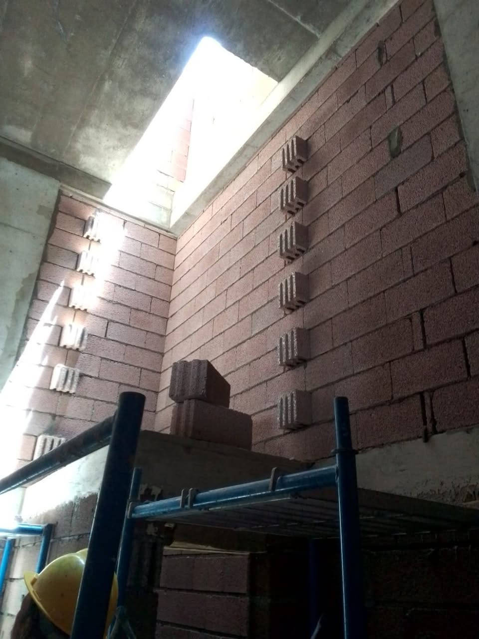 السلام عليكم كادر مصري للبناء شغل درجه اولى تسليم مهندس احسن من واحد على واحد ابو سمير *********** ،***********
