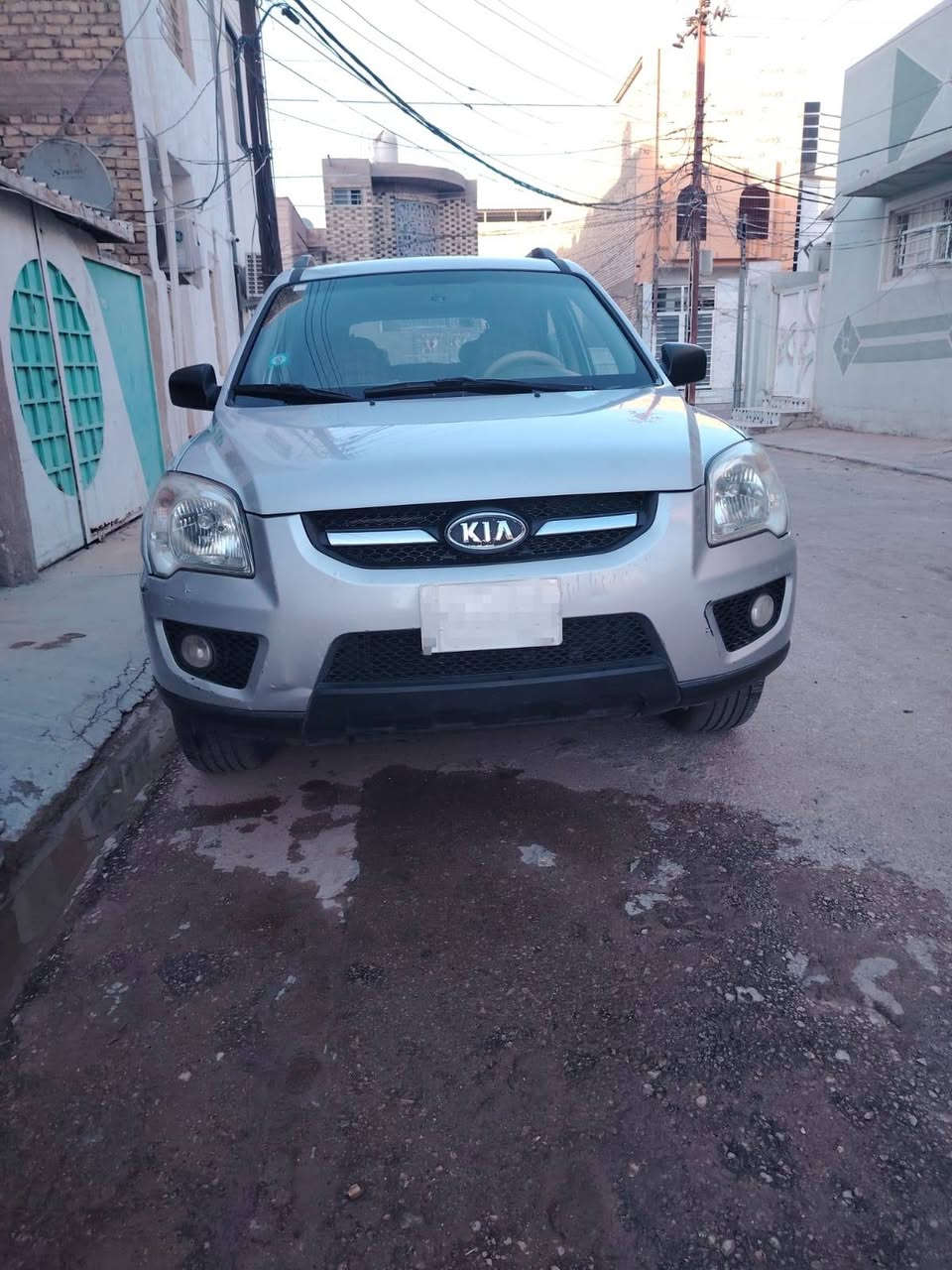 السلام عليكم سبورتاج 2009 بأسمي بغداد خليجي مبدل بابين نفس اللون والحادث بالصورة مبين محرك كهربائيات حداديه تبريد بصوره جيده على أيدي صار اربع سنوات...

رقم التلفون *********** 

السعر 115$
