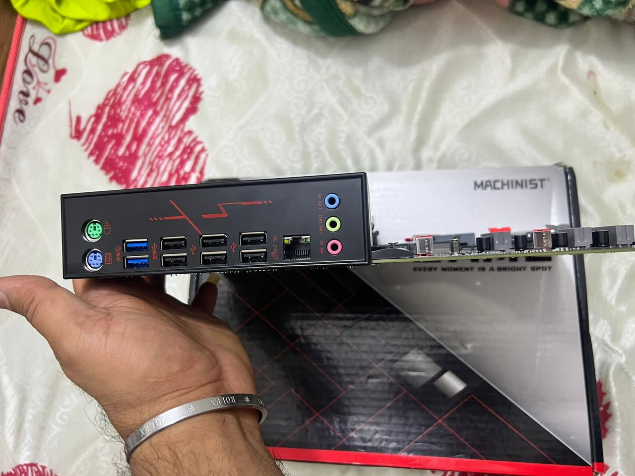كومبو جديد كامل
موصفات 
مذربورد X99 MR9A PRO MAX، 

رامات 32 كيكا 4 قطع في 8 سرعتهم 2133

معالج زيون  E5-2650V4  

اطوني بيها سعر بما يرضي الله


**إذا كنت صاحب هذا الإعلان وتريد حذفه لأي سبب، رجاءا أرسل رسالة إلى الدعم الفني**