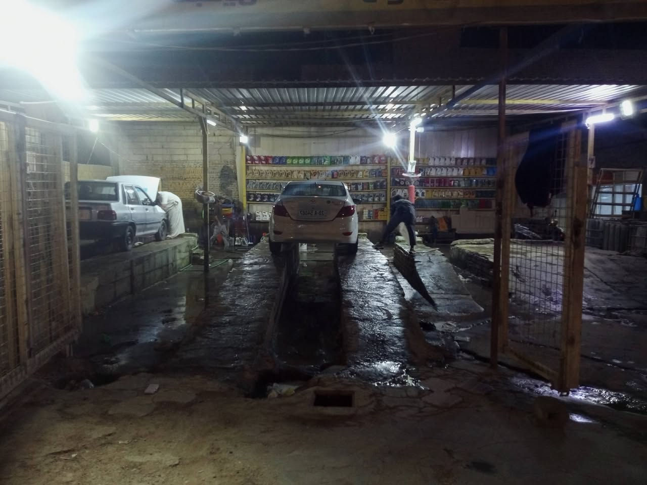 السلام عليكم محطة غسل و تبديل دهن للبيع مع ايجار سنه مجاني ثلاث رمبات غسل + و رمبه ستوتات + غرفة ضيافة + غرفة مخزن طابق ثاني  + غرفة بنچر من ضمن المحطة + جهاز السكرو مجفف دواخل + جهاز رغوة + ثلاث كمبريسرات هواء + ست خزانات ماء سعة الف لتر  الموقع النجف شارع الحولي عمود 1
للتواصل : ***********
