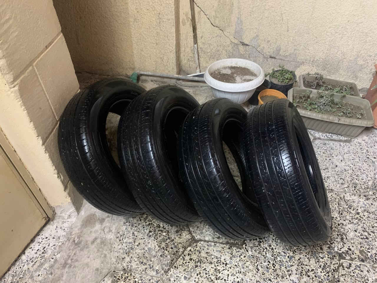 السلام عليكم
تخم ويل حجم 16 اصليات 

و تخم تايرات حجم 205/65/16 انتاج 25 هيلو

عنواني بغداد الغزاليه *********** السعر 260 وبيهن مجال
