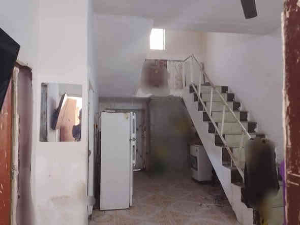 بيت البيع حي الحكيم نزلت عميد جادر. يبعد عن للشارع العام 150مترقريب عن الشارع العام. بناء بلوگ مساحه 120 مرقم من البلديه سند 25 غرفه فوك وغرفه جوه هول ومطبخ وستقبال وصحيات خارجيه وداخليه معامله كامله سعر30وبي مجال ***********
