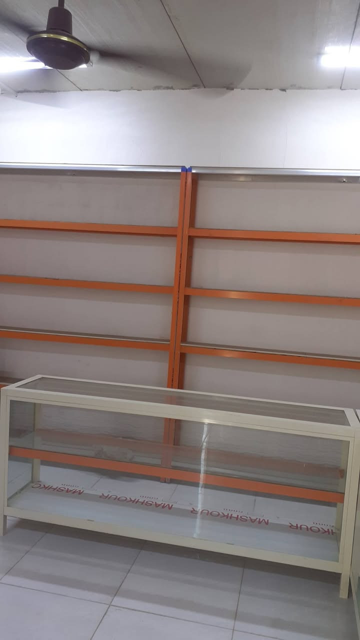 رفوف وعارضات ومجدات للتواصل ***********
