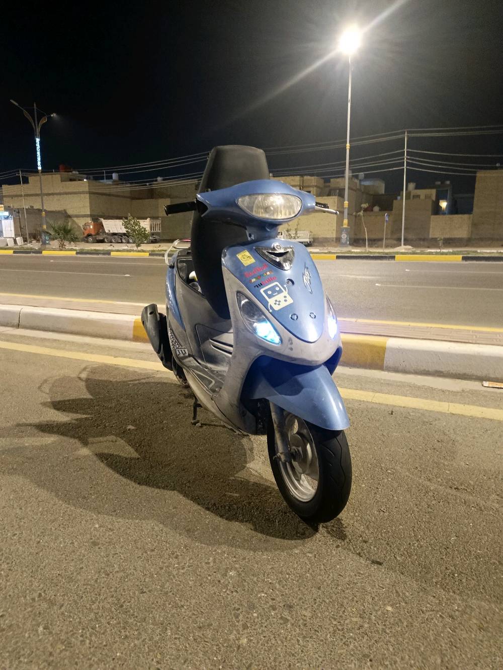 دراجه ماكس منغولي شغاله سلف هندر مكينه ما مفتوحه كفرات مبدل والاصليات موجودة الدراجه نشطه عليهه صالنصه FM كهربائياتهه كلهه شغاله دراجه نضيفه     بيه وصل معرض العنوان كربلاء حي الميلاد 
ما هو موديل وعام صنع السكوتر؟: 
2005
ما هو السعر المطلوب للسكوتر؟: 
750