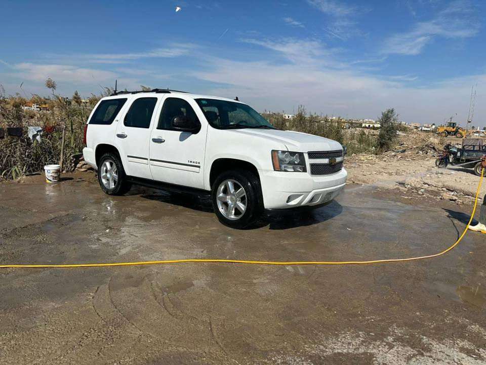 سعر 215 وبيه مجال قليل 
فول مواصفات LTZ 
 
رادار امامي جانبي مع حساسات   
شاشة بالسقف 
كشنات جلد اسود مع تحكمات كهرباء بالكشنات
دواسات بانزين بريك تحكم كهرباء 
مري كهرباء تحكم 
تحكم ستيرن كهرباء
السيارة جديدة ما ناقصها اي شي (بعض الملاحظات)
 سياره ضربته جاملغ وبنيد وبيها سونار 

ماكينه 8  محرك 5300
رقم بغداد جديد  انكليزي تحول مباشر
 تشغيل عن بعد 
منظومه زينون جديده 
كاميرا على  بك بلادي شاشه بلادي الاصليه 
 
مكان واسط الكوت 
رقم ***********
رقم الواتساب ***********
— في ‏‏الكوت‏‏.
