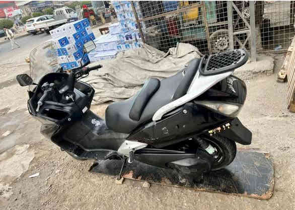 السلام عليكم سلفرونج قديم 400 دراجه خير من الله مكينه مكفوله كهربائيات فول ماشيه 60 حماوه 3 ثابته 
سعر950 ، ***********
مكانه بغداد 🖤 ،
