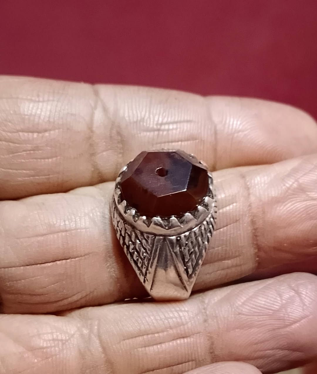 اللبيع من نوادر انتيك  عقيق  يماني احمر 🍒 كرزي  عباسية  وثاني جزع يماني حميري  جامد/ ذمه نوادر   قاسهن 24/25
رقم تواصل ***********
