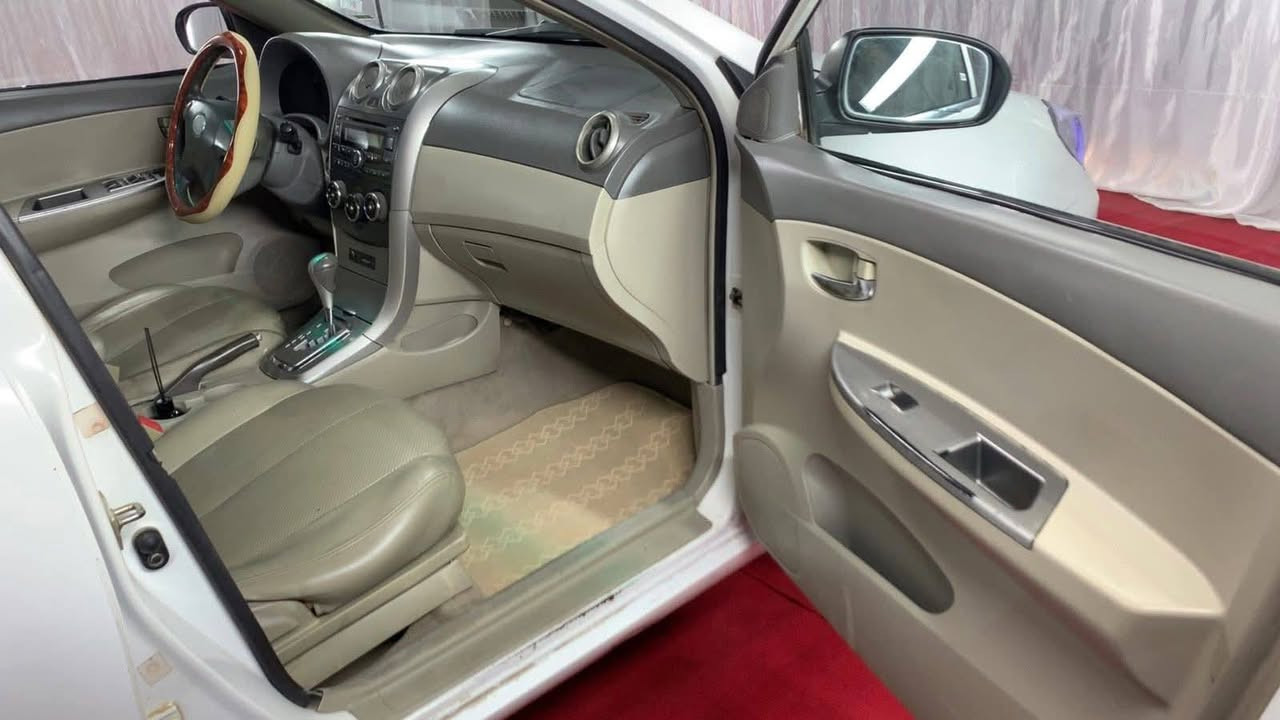 BYD G3  2013

40$
 تەنها عەتەرەی پێشی ڕەش نیە گۆڕاوە بۆ سلڤەر
زانیاریەکان لە وێنەکان دیارە
لەگەڵ ڕێز.
***********
