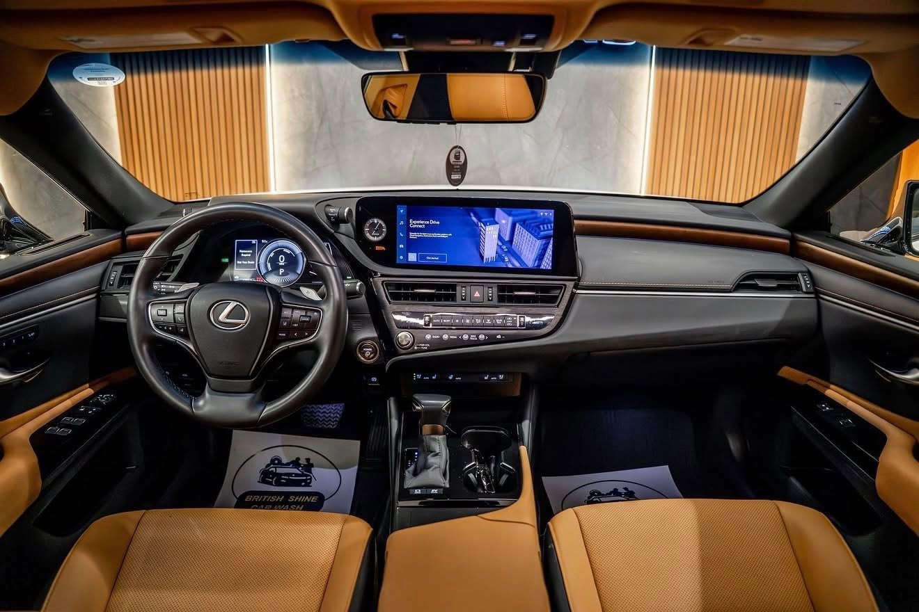 Lexus
موديل: E300h
سنة الصنع: 2024
المسافة المقطوعة: 47,000 ميل
السعر: $31,000
٢ قطعة صبغ 
***********

