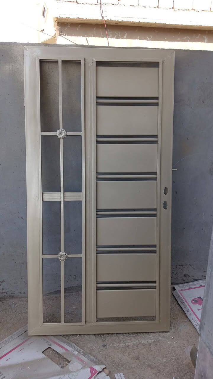 السلام عليكم صبغ داخل خارج بيوت جدران شغل درجه اولى سبق وسنفره وطلس هذا شغلنا شبابيك وتنظيف وسبق شغل كله درجه اولى للاتصال والاستفسار هذا الرقم ***********
