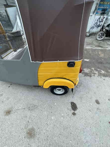 السلام عليكم تكتك البيع 2018/12/8 اوراق اصليه التكتك جاهزه للأخير دوشمه سفاري جادر مسجل برده تخم تاير كله جديد مكينه مال 20 مال عيشه السعر 3700 وبيها مجال للشراي مكاني الامين الثانيه ***********
