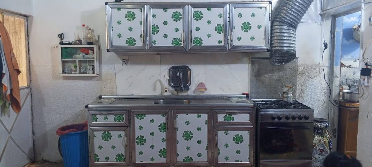 للبيع. كاونتر نظيف +سنكي.  مثل ما واضح بلتصوير ..كربلاء حي الحر السعر ب 150 وبي مجال بسيط ***********
