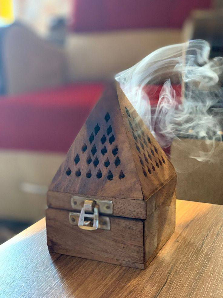 بنات لي حاجزين ع البخور تم تجهيز الخلطة والتركيبه محظوظه لي ح تحصل وتأخذ، من هالبخور ح تنتختم عليه أعمال ليلة القدر وآيات لطرد الطاقة السلبية والراحة النفسية
 
سعر علبة هيبة العود حجم 100 غم  
ب5 آلاف 
ممكن ٢٠٠ غم 8 الاف 

مبخره متوفر بسعر 4 آلاف 
متوفر بسعر 6 الاف 
متوفر بسعر 8 الاف
متوفر بسعر 10 الاف 

أو ممكن تاخذون بكج  مبخره حسب الحجم +بخور+فحم هدية 

للحجز وتثبيت الطلب اختصر الرسالة باإرسال 
صورة المنتج المطلوب +رقم +وعنوان 
🔥 عطر المكان يبدأ من بخورنا
نصنع البخور يدوياً بأجود الزيوت والخلطات الطبيعية، بعناية ودقة حتى نوصل لكم رائحة فخمة تناسب كل الأذواق.
بخور للمجالس، للمناسبات، وللي يحبون الفخامة."مو كل بخور يفوح… بخورنا يترك بصمة."🌿 بخورنا غير… لأن سرّه طبيعي
نجهّز أفخم أنواع البخور بخلطات خاصة من الزيوت الطبيعية والعطور الفاخرة، تعطيك رائحة ثابتة وفخمة تدوم طويلاً.
دلّل بيتك أو مناسباتك بعبير يترك أثر لا يُنسى.


**إذا كنت صاحب هذا الإعلان وتريد حذفه لأي سبب، رجاءا أرسل رسالة إلى الدعم الفني**