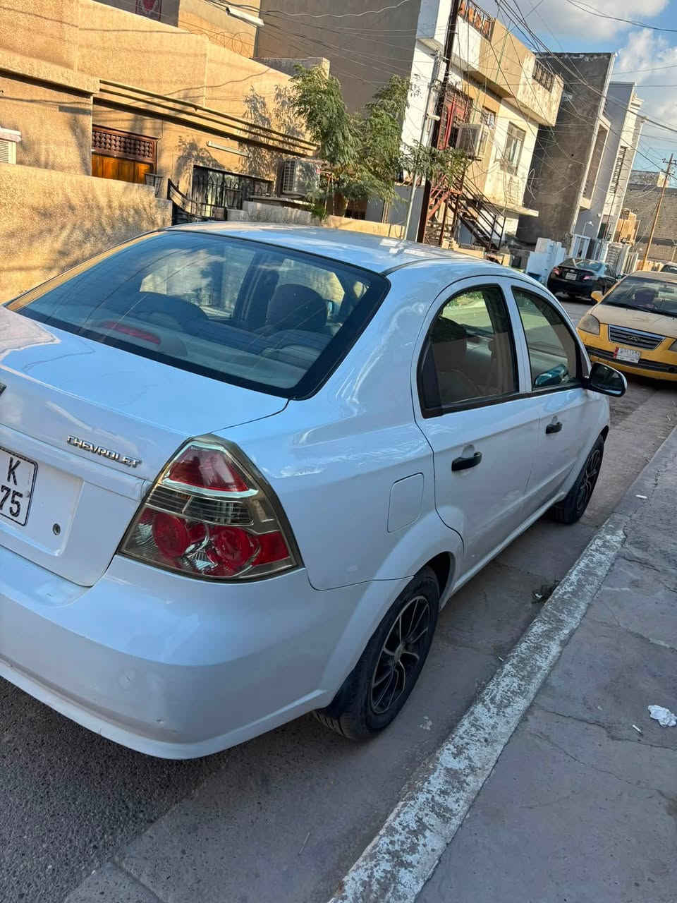 السلام عليكم 
للمراوس ب انفنتي Fx35
أفيو 2013 خليجي 1600 
بيها قطع صبغ احسبها عام سياره جاهزه مابيها أي نقص
مكاني بغداد هاتف ***********
