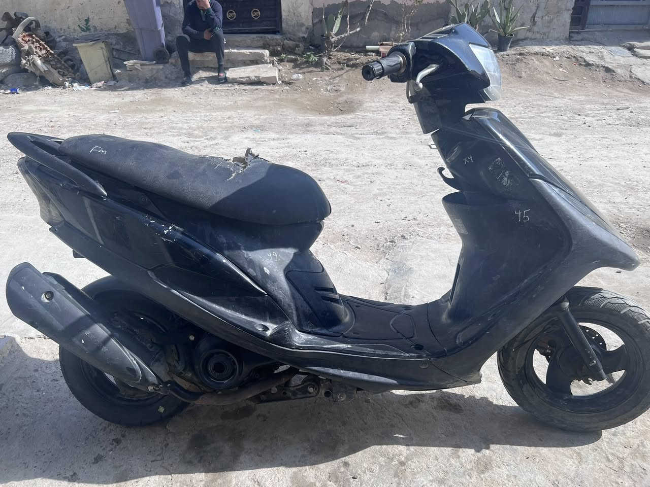 ماكس عدله
مكينه خشنه
وسادات كلها ختم 
واحد كفر مختم
كهربايات سلف شغاله
يحتاجلها ترتيب سعر٣٥٠
مكان شعب ***********
