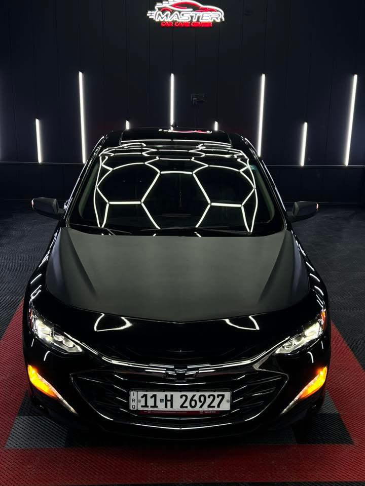 ماليبو بريمير 2020 #PREMIER 2.0T 
🔥🔥🦾🦾🔥🔥
محرك 2000 توربو 🚀🚀 
4 سلندر سياره كلش قويه 
ناقل حركة أوتوماتيكي 9 سرعات. 
ماشيه 121الف كيلو 
نظام دفع أمامي
مقاعد جلدية كهربائي للسائق والراكب
وخزن ميموري 1.2.3
فتحة سقف كهربائية بانورامية 
نظام صوتBoss
تبريد وتدفئة جميع المقاعد حتى الخلفي 
تدفئة ستيرن
كاميرا خلفية
نظام دخول وتشغيل عن بعد. 
مري قلاب 
 البريمير معروف بل مواصفات 
حادثهاا موضح جاملغ الخلفي بيه صبغ بدون ضربه 
ب عراق حاف البنيد 
كير مفتوح 
والباقي كفاله رقم بغداد هزه جديده
السعر ١٤٢ وبيهاا مجال للأستفسار واتساب او اتصال 
***********
