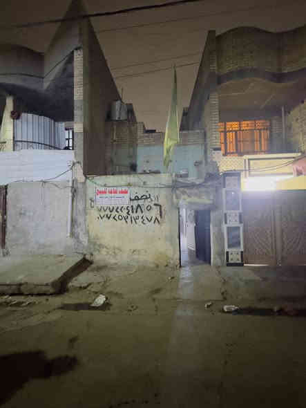 السلام عليكم 

نصف قطعه امامية للبيع 
تفليش مساحة ٧٢ متر بناء عبدالكريم قاسم 
العنوان مدينة الصدر قطاع ٥٤ رابع بيت عن الشارع العام (شارع الداخل )
قرب مطعم الحجي - فرع كبة الساعدي 

للاستفسار  ***********  -  ***********
