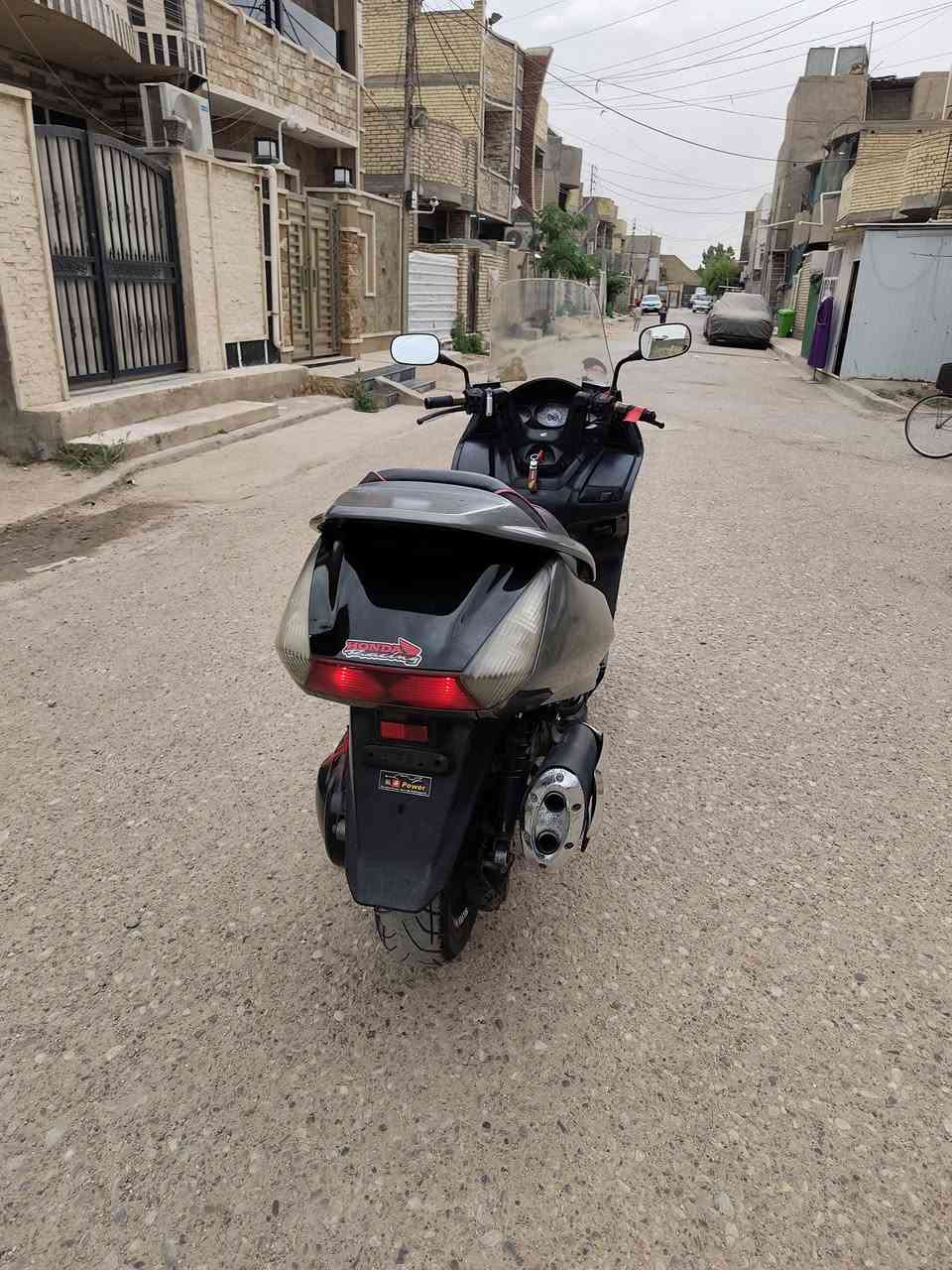 سلام عليكم للبيع سلفر ونج بقلاوه مكينه 600 وارد امريكا 200 كلها شغاله للخير مكينه بلادي برغي مامفتوح تخم تايرات جدد سعر دراجه 1400 مستعجل عل بيع شراي خابر بغداد زعفرانيه ***********
