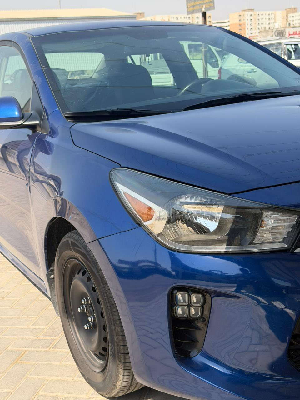 كيا ريو فئة S موديل 2019 وارد امريكي حادثها دعاميه اماميه 
 فقط ماشية 85 الف كير at السياره جديدة على ايدي مكينة 1600 رقم الهاتف ***********
