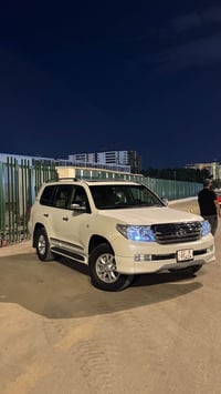 لاندكروز ستينيه • مكينة V8 • ٢٣٥ ألف