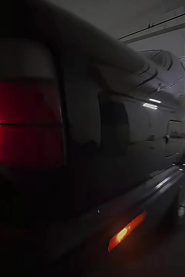 سه ره تا به ناوخوا گه وره فروشتني خيره
BWM
كوبون به نزينيشي هه يه 
سه ياره كه نمونه يه لاجواني
ره قه م هه ولير سه نه وي تازه به سه رجو
سه ناوي به ناو خومانه وه يه به شه رت
موديل94
فول فول نامه مه نيره بلي ئه مه و ئه وه سه ياره فوله فه قه ت گيرعادي ٥٢٥بيلاد  بماشلله له قه وه تي خوي بيزاره 
كيرومه كينه به شه رت 
دووكه لوبوخاريي به شه رت هه لم ده مي شي نيه 
دينار مه سروفي نيه هه ر عه يبي كو ١٠٠دوولار بشكينه مشته ري نيت سه ر خوتو منيش مه هيشينه له گه ل ريزم بو زانياري زياتر نامه بنيره شونم ته كي كاكه مند ***********وه ستاب
