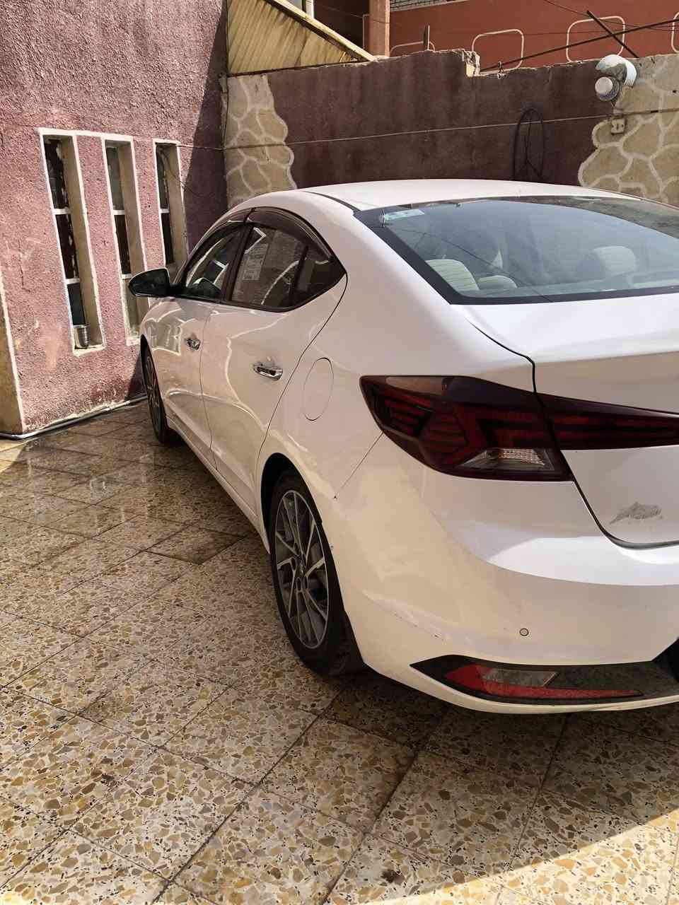 السلام عليكم النترا ٢٠  خليجي فول مواصفات  فتحه بصمه حساسات اماميه خلفيه اشاير بالمري مري شفط 
مكينه الفين دوش. ماشيه ٧٧ رقم انكليزي هزه جديده  سعرها ٦٢ او بيها مجال  للشراب 
 ***********
