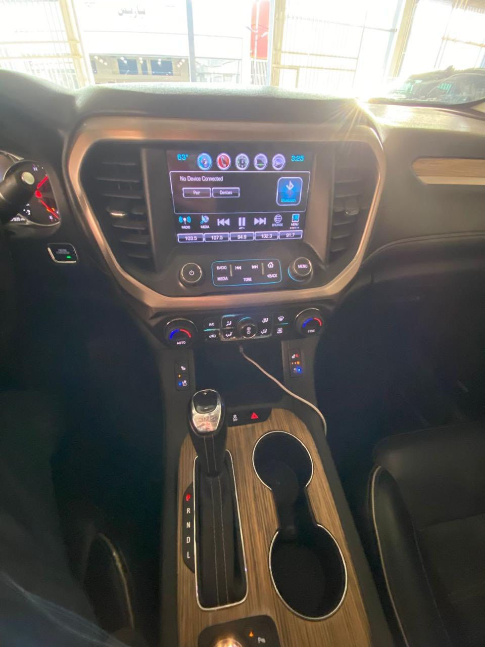 السلام عليكم للبيع بدون مراوس ❗️
GMC اكاديا 2018 مواصفات دينالي اعلى فئة 
ممشة 175 الف كيلو 
الصبغ شبر في الباب الخلفي تحت الرقم 
مواصفات دينالي فول 
محرك 6 سلندر 3.6 
فور ويل 
كشنات كهرب تبريد و تدفئة لكشن السايق و الراكب 
7 راكب و كشنات جلد لون اسود 
تشغيل بصمة 
السيارة حيل نظيفة و مصروف عليها
وارد أمريكي 
رادار امامي و خلفي 
نقط عمياء
حساسات امامية و خلفية
تحديد مسار و كروز كونترول
أنظمة قيادة: snow , sport , tow/haul
فتحة سقف بانوراما
شاشة تدعم ال apple CarPlay و android auto 
كامرات 360 درجة 
ذاكرة حفظ للكشنات و المرايات 
باب صندوق كهرب 
مرايات كهرب
نظام توفير وقود start/stop
نظام صوتي Bose 
السعر 180 و بيها مجال 
التواصل خاص او هذا الرقم و بيه واتساب ***********
