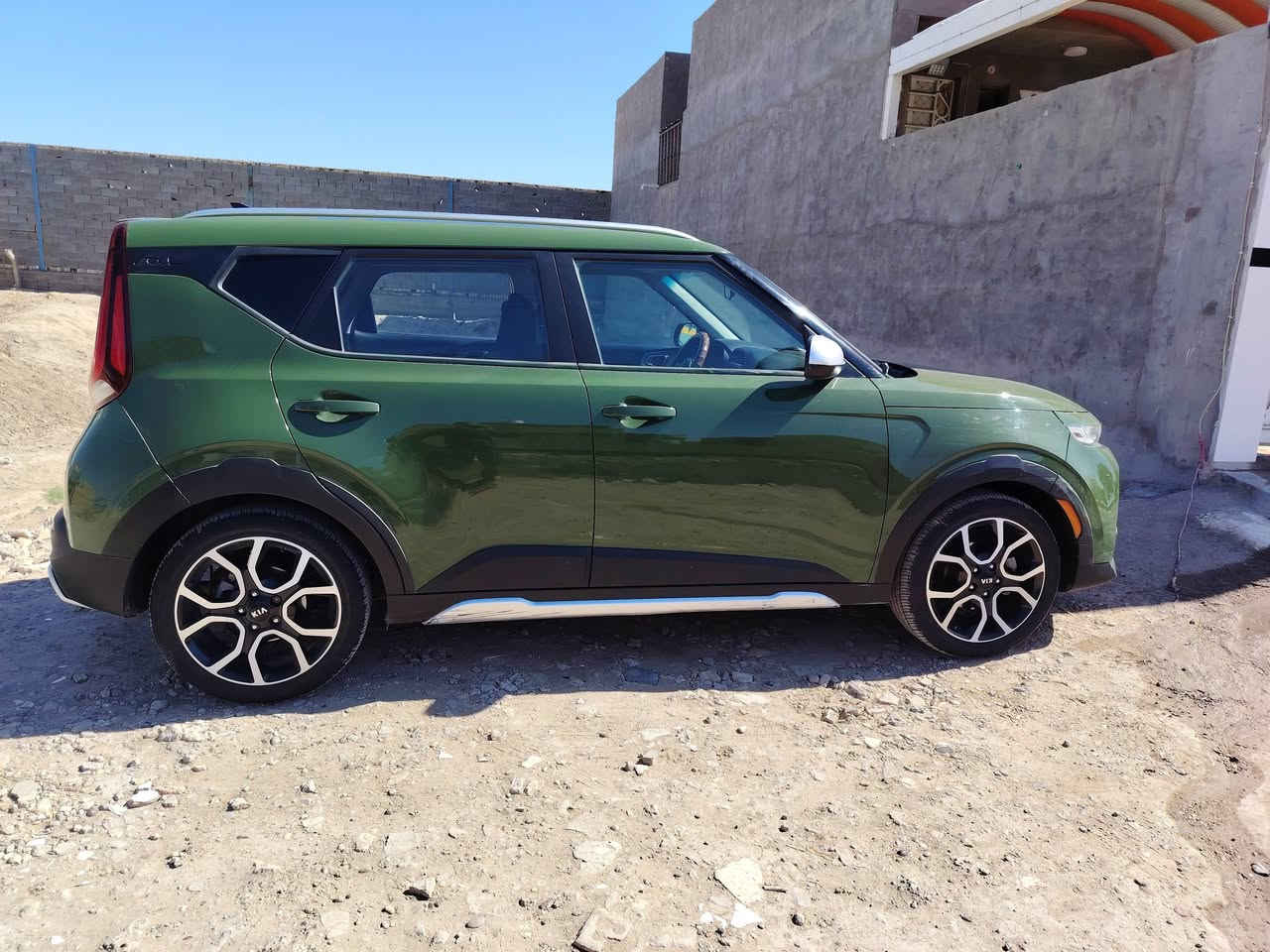 السلام عليكم صول امريكي حادثها كلش بسيط موديل 20 رقم اربيل مواصفات نص فول ماعدا بصمه وفتحه سياره مامفتوح برغي بيها من بدي ومن مكينه وكير  مكينه دوش 2000المرغوبه مكان حلة سعر 140وبيها مجال قليل رقم الهاتف ***********اليحب يتفضل بي واتساب
