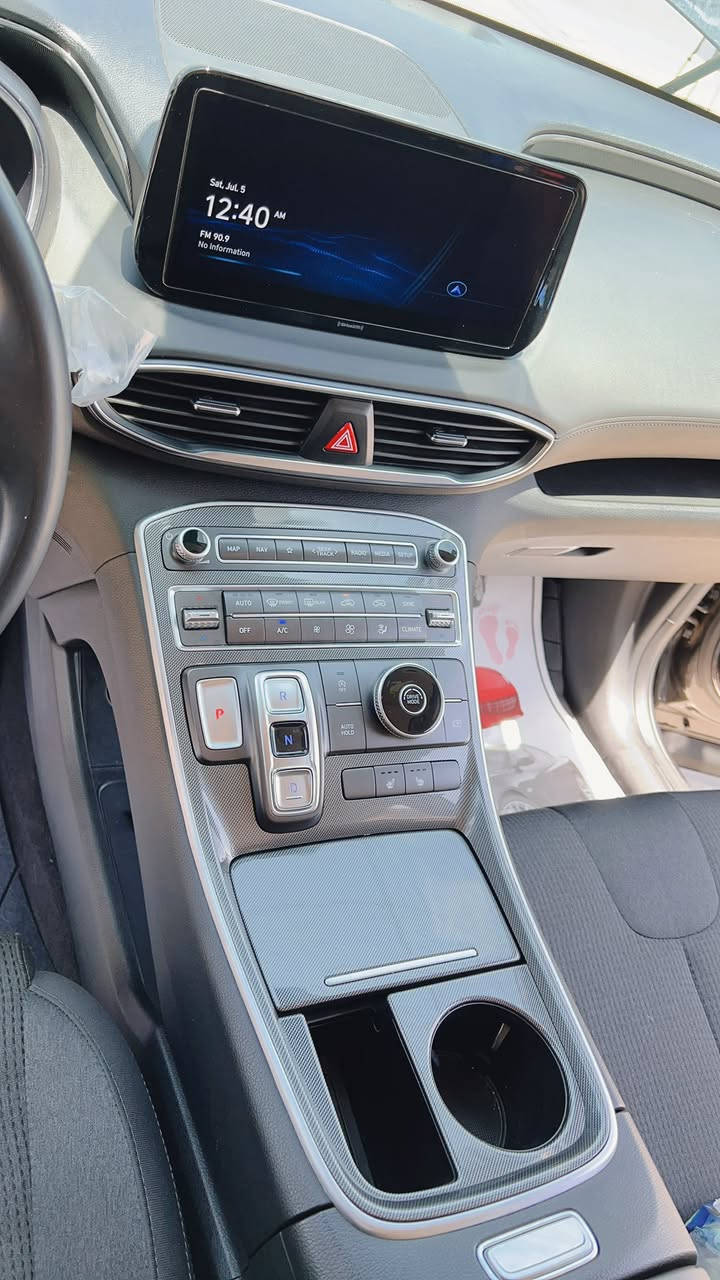 سلام عليكم سنتافيا أمريكي موديل ٢٣ بدون ايرباك حادث سرقه 
بامريكا 
نص فول 
سياره بيه حالوب. 
سونار. مرفق بالمنشور 
السعر. ٢١٨ عمله حق الجيه 
ماشيه ٣٧ ميل 
الاتصال ***********
