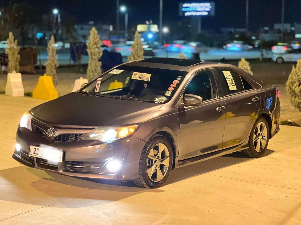 السلام عليكم اقره التفاصيل بل كامل اذا عجبك اتصل 👇للبيع: تويوتا كامري 2012 SE
فول مواصفات  بارنوما فتحة سقف 
رقم سليمانيه الجديد بسمي قبل أسبوع حولتهه كله جديد

--- تفاصيل السيارة:

ماشية فقط 70 ميل – شبه جديدة

فول مواصفات +  (فتحة سقف 
كشن كهرباء 
بصمه تشغيل
بصمه بوب 
السيارة خالية من الضرر فقط جاملغ كلير أمريكا 

فقط بخ (رش) – بدون أي صدمة أو شاصي

---

 مواصفات تويوتا كامري 2012 SE V6 المواصفات الكاملة:

 المحرك والأداء:

محرك V6 سعة 3.5 لتر

قوة 301 حصان

قير أوتوماتيك 8 سرعات

نظام دفع أمامي (FWD)

تبديل سرعات من المقود (Paddle Shifters)

نمط قيادة رياضي + عادي + اقتصادي

 الراحة والداخلية:

مقاعد جلد رياضية مع تطريز رصاصي 

مقاعد أمامية كهربائية

فتحة سقف

شاشة كبيرة وسطية تعمل بال كار بلي 

تحكم كامل من المقود

تشغيل بصمة + دخول ذكي

 السلامة والتقنيات:

كاميرا خلفية + حساسات أمامية وخلفية

نظام تثبيت السرعة الذكي 

وسائد هوائية كاملة

نظام مراقبة ضغط الإطارات (TPMS)

 الخارج

جنوط ألمنيوم مقاس 19 إنج

مخرجين عادم مزدوجين (Dual Exhaust)

 السيارة جاهزة بالكامل، ما تحتاج أي صرف أو تصليح
 بإمكانك المعاينة والاتصال بأي وقت علق يجي السعر 

رقم صاحب سيارة***********
ملاحظة بس الجناي يتصل كلشي موضح بل منشور تحياتي للجميع
