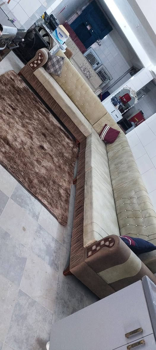 ديوان ١٠ نفرات كلش نضيف للبيع وبسعر ١٥٠ الف الاستفسار الاتصال ع*********** شارع سالم خلف شركة كورك قرب دائره الكهرباء
