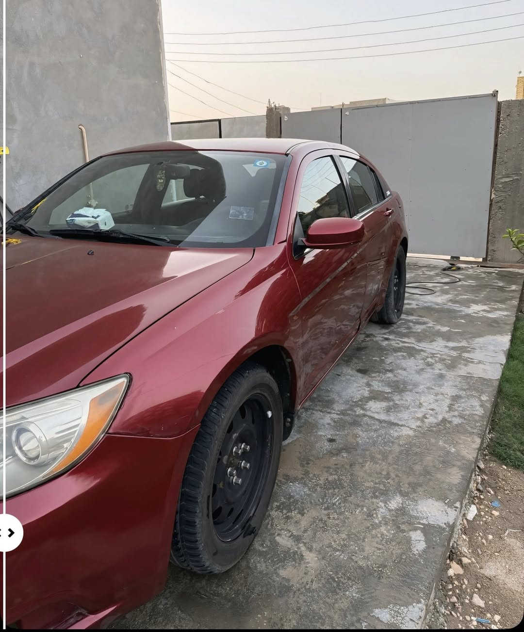 السلام عليكم C200 موديل 2013
السياره مكفولة من الضربة لون ماروني
بيها فقط بنيد مصبوغ اثر جراد بسبب الجادر وبيها بارد مثل ماموضح بلصور
السيارة جديدة متعوب عليها كير محرك كله جديد 
حدادية جديدة تبريد سيارة خير من الله 
شاشة كبيرة  
رقم بابل بأسمي 
مكان السيارة بابل /***********
السعر 83 وبيها مجال
