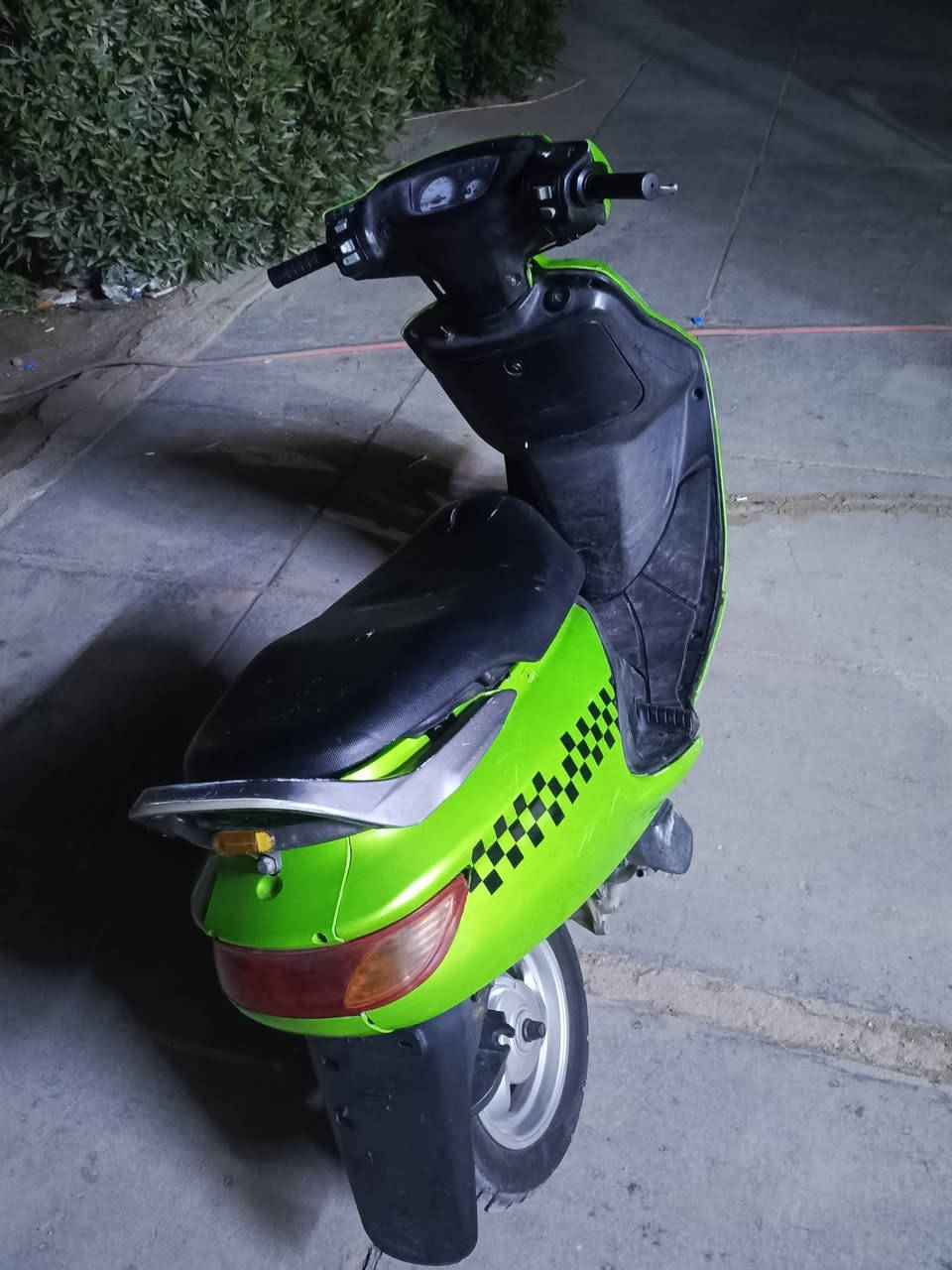 #فراشه 
السلام عليكم فراشه للبيع 
الدراجه كفاله عامه 
مكينه ما مفتوحه 
كهربايات شغاله كلهه بيهه صالنصه رياضي 
مستعجل ع بيعتهه 
سعرهه 400 وبيهه مجال قليل 
***********
