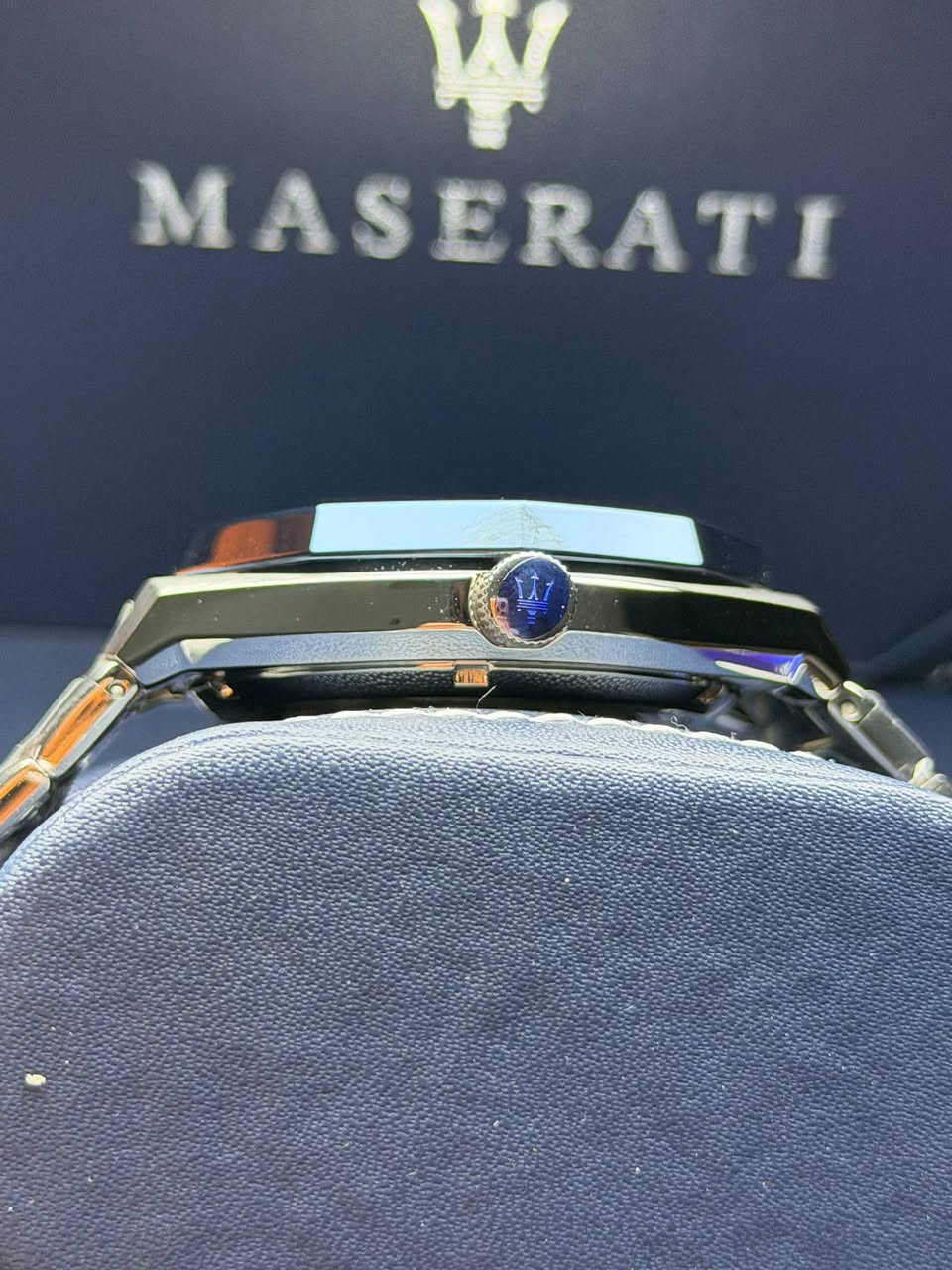 MASERATI
اصلي اورجينال ايطالي اوتماتيك 
كاملة المرفقات الاصلية غير مستخدم  
سكلتون كشف 
ارقام واميال لامينوس 
زجاج زفير كرستال 
مقاومة للماء 100 متر 
ستانلس ستيل بالكامل 

⭕️السعر 145 الف على اول تم 

ملاحظة / جميع الصور من تصويرنا للقطعه

aZFsWxVLCwbuAkZtFZ


**إذا كنت صاحب هذا الإعلان وتريد حذفه لأي سبب، رجاءا أرسل رسالة إلى الدعم الفني**