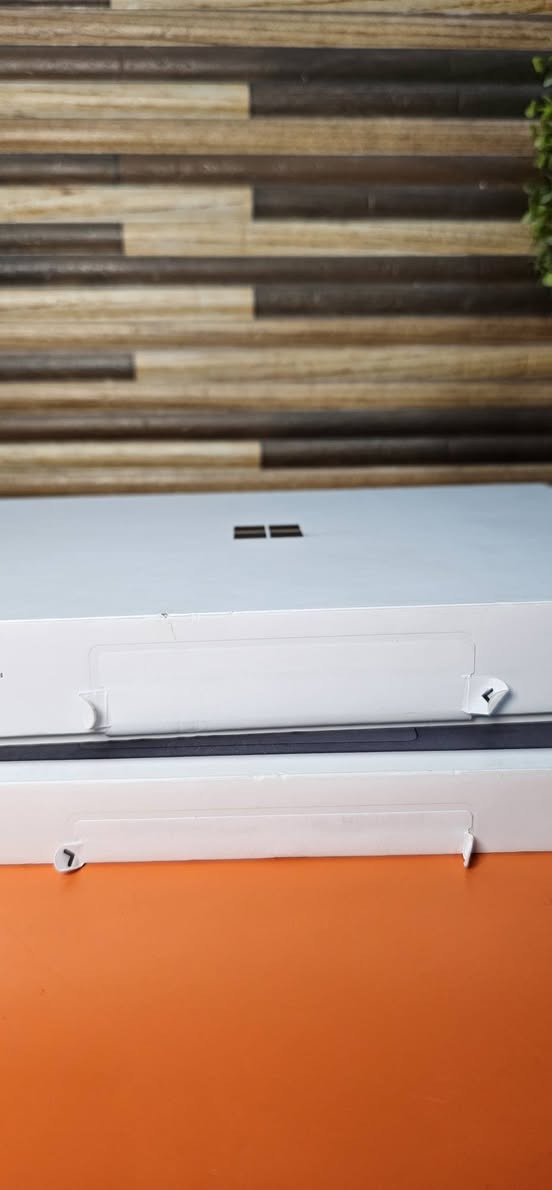 Surface pro 12 عـشاق سيرفـس💎🔥.
ارخص وانسب الاسعار لـSurface بس يمنا😎💰.... 
شوفلي جمال والاهم من الجمال جديد بالكارتون 
مواصفات ممتازة.: 
🔥snapdragon 
✨(Ram) 16سلاسه تامة في تعدد المهام
💎(SSD) 512 سرييع جداا
×اللابتوب جديد غير مفتوح 
* تكدر تاخذ التاب بدون كيبورد وتكدر مع كيبورد 
* البطارية بحالة ممتازة لانه جديد💎
×ضمان 10 ايام 
متحتاج ضمان لان اللابتوب جديد 🙂‍↕️🔥. 
× توصيل لجميع المحافظات العراق ومجاااااني 🤝🏻
لتواصل خاص او على الرقم ***********
