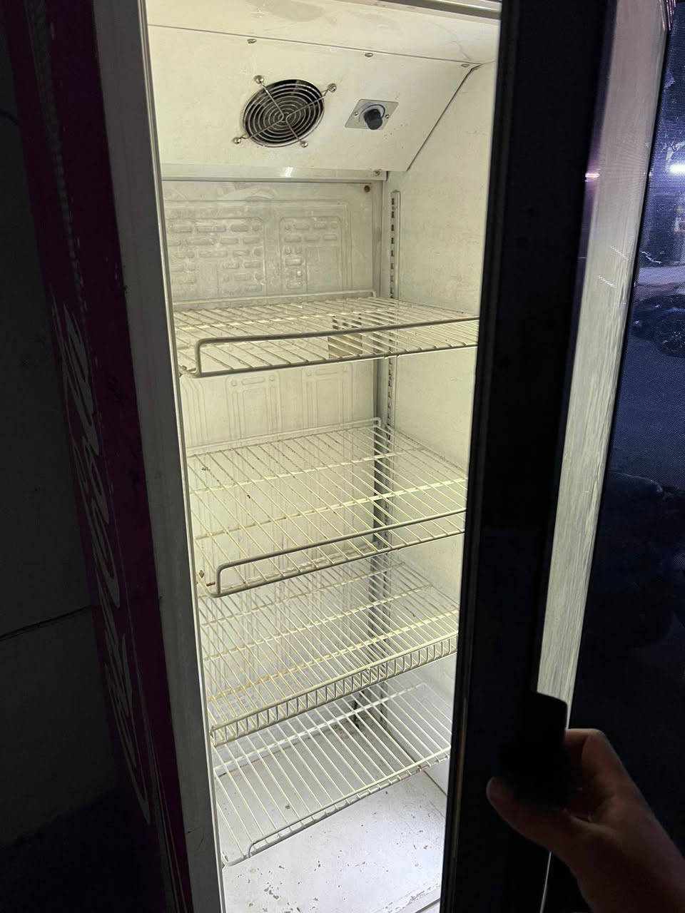 للبيع براد نضيف كلش تبريد خير من الله  بغداد شارع النضال ***********  ((  300 ) )
