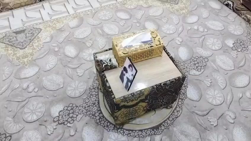 السلام عليكم
ديوان جديد مع طبلات كارتون يتكون من 
10 مقعد طول مترين و ظهر 18 ومسند عدد9 وطبله عدد 3 الاتصال على الرقم *********** أبو علي العسكري
