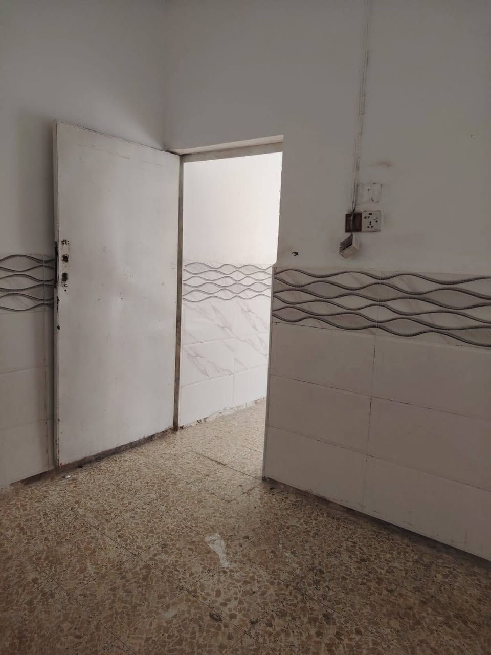 مشتمل للايجار 50م نجف حي الوفاء قريب بنزين خانه طابق واحد يتكون من غرفة وصاله ومطبخ وصحيات  نظيف كاشي وسيراميك 
الاستفسار اتواصل ***********
