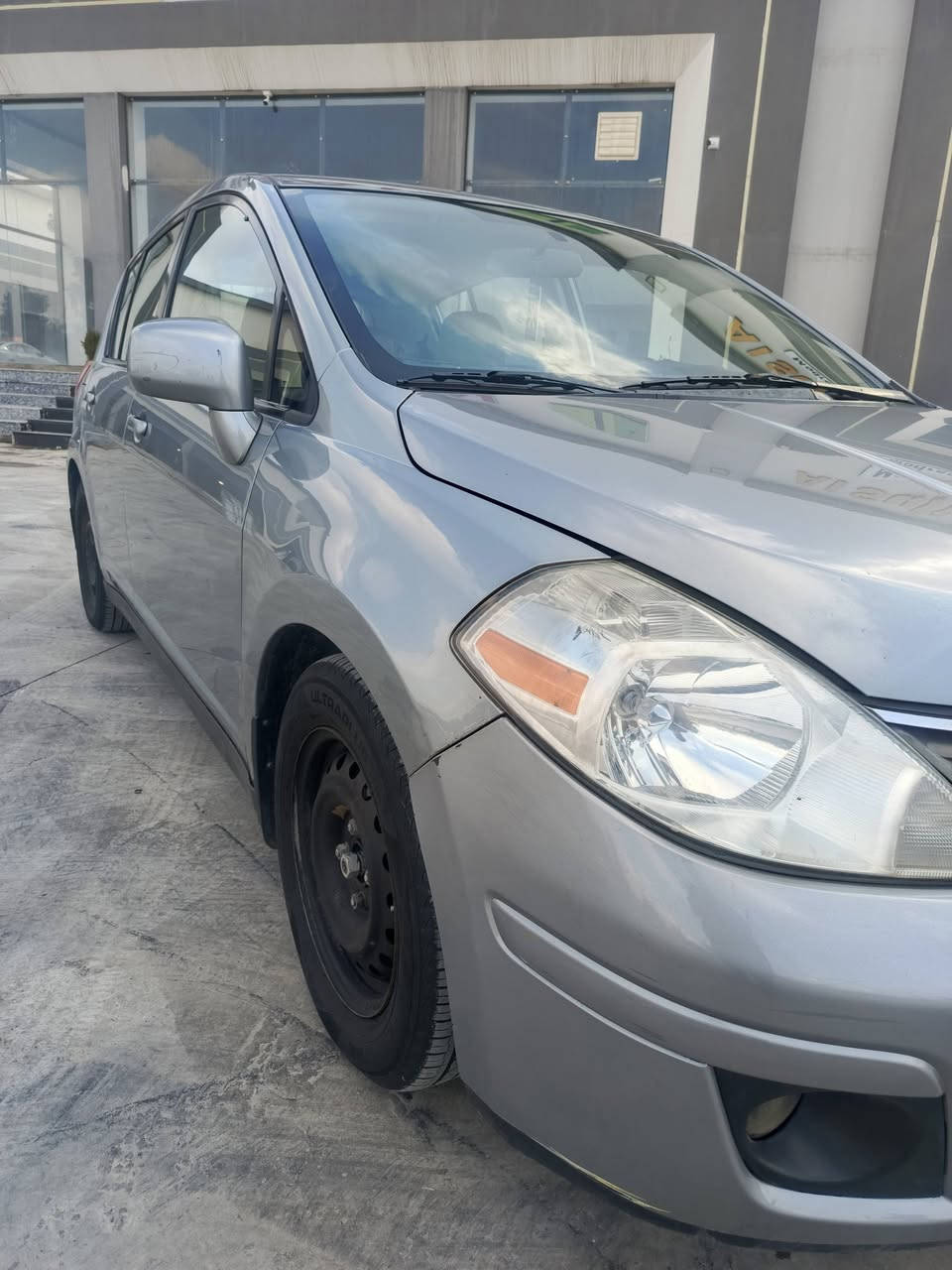 السلام عليكم 🙋‍♂️
نيسان فيرسا 
موديل 2011 
لون فيراني 
رقم نينوى ( الماني ) 
شرط التحويل 
كير شرط 
مكينة اثر دخان بسييييط!!!
🔥 كليين تايتل بدون حادث او دواخل شرط الفحص 🔥
* بيها فقط نص جاملغ الامامي رش فققققططط!!! 
الموصفات : 
كير توماتيك 
جامات كهرب 
تحكمات استيرن 
شاشة ايباد
عليها ادامة حدادية كاااااملة كلللوو جديد وشرط + طخم تاير بالكارتون وشرط ✅
تبريد ثللج 🥶 
تدفئة نااار 🥵 
مثبت سرعة Cruze
السعر : 85$ وبيها مجال للشراي ✅ خابر وتدلل 👍

📌للاستفسار الاتصال على الارقام التاليه : *********** اسيا 
*********** كورك 
* ملاحضة ـــ رقمي الاسيا بي واتساب ✅ 👍
