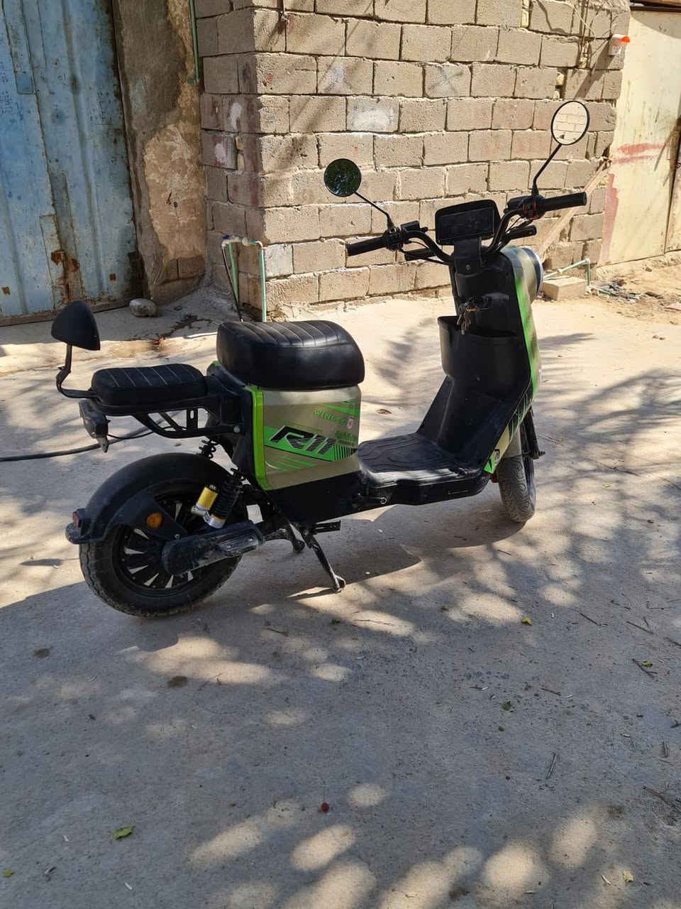 دراجه شحن ار 11
بطاريات جدد دراجه كفاله ما ناقصها اي شي

السعر 500وبيه مجال الشراي اتصل ***********

مكاني بصره زبير
