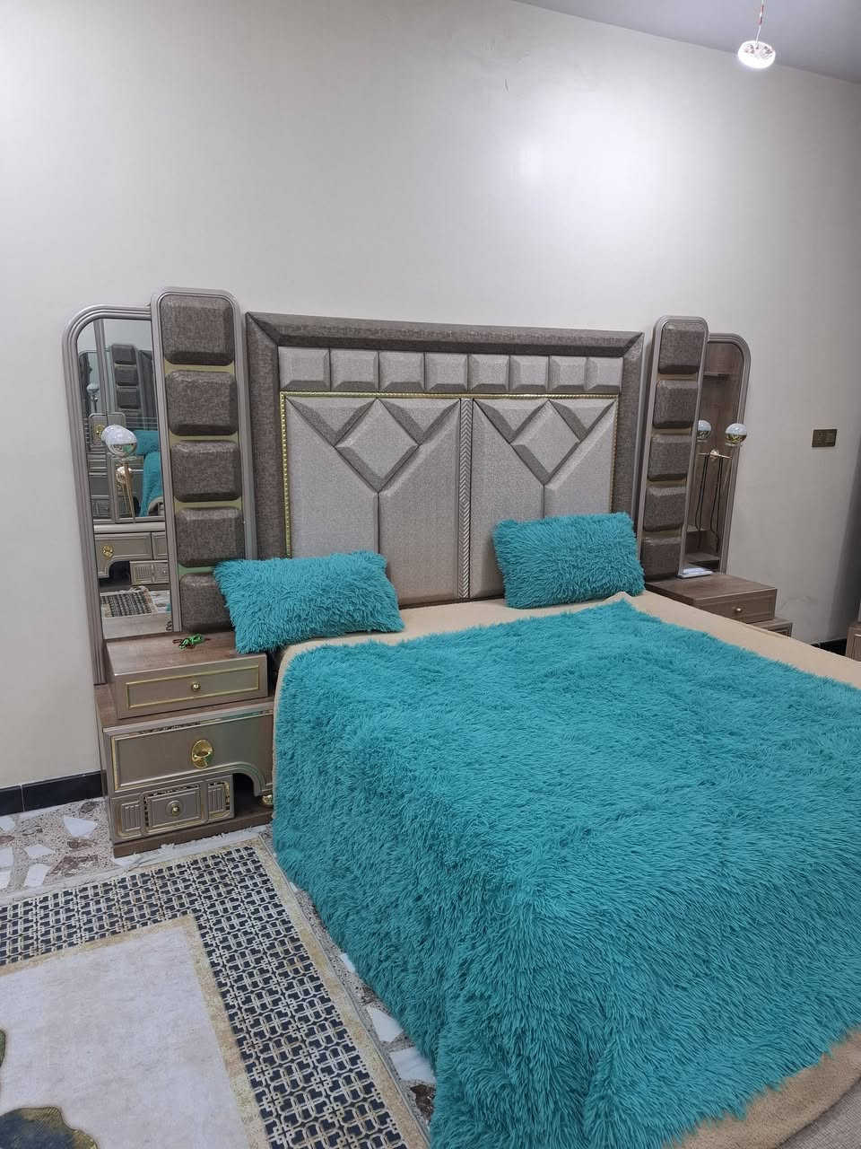 غرفة نوم تركي 11 قطعه للبيع جديده كلش ***********
