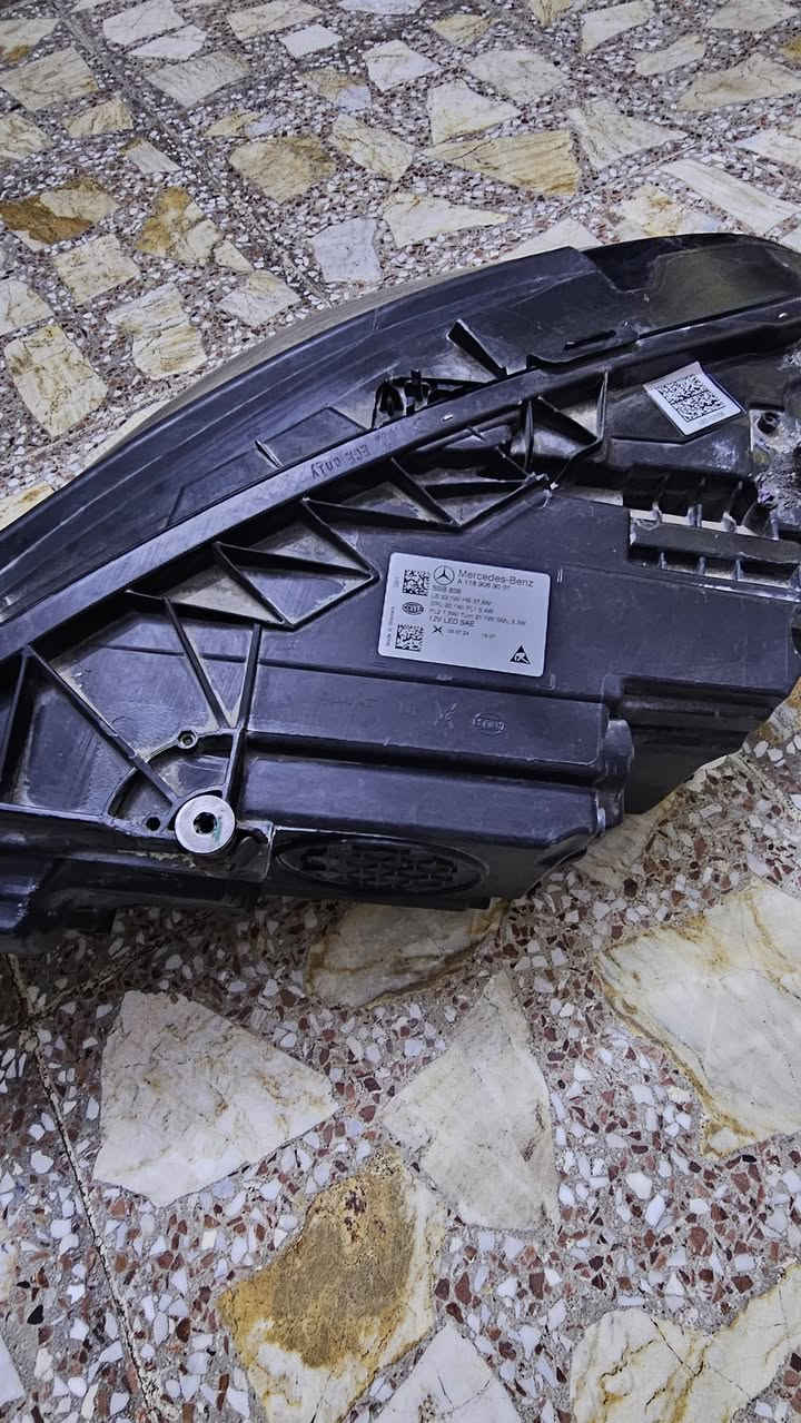 شباب لايت مال مرسيدس ،SLA موديل ٢٥  جهه يمنه  أصلي تفصيخ.  ***********
