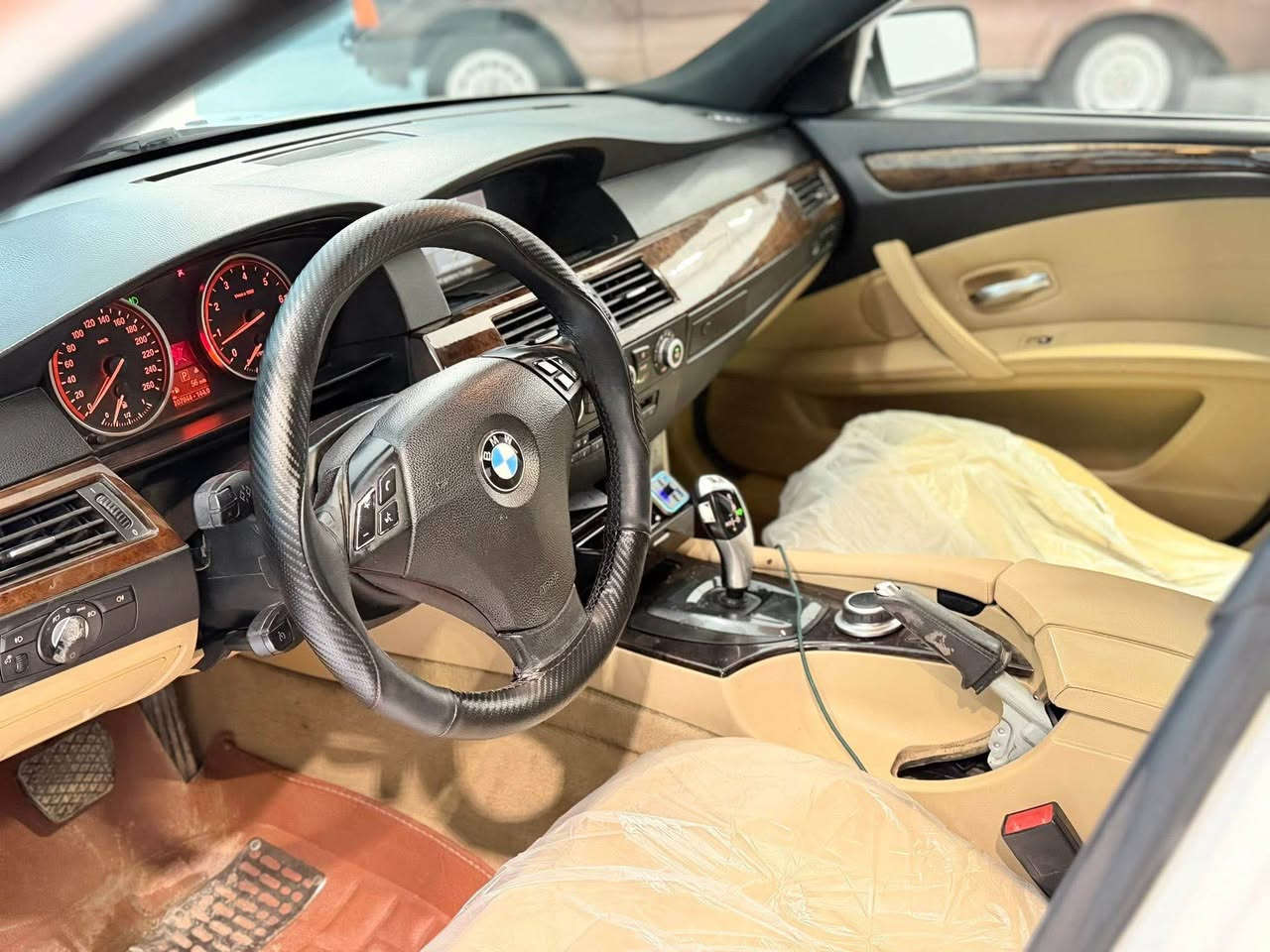 كوردي - عه ره بي
موديل 2008 حجم 525
٣٠٠ هزار ريفه جوويي 
ره قه ن و سنويي جدين هه تاا ٢٠٣٠ لسه ر نافي منه
تحويل وكالة شه رت
فول مواصفات 
سلايت
بينج به رده
سينك و بشت حساس
لايت سينك و بشت دايناميك ليد
و كه له ك مواصفاتيت دي
كيرو مه كينه شه رت
سيارة قتعه ك صبغه جملوغي سينكي بي داخلي و به ره شوت دكه ل ٣ تعديلا
جهـ دهوك 
سعر ١٢٣$ و بيجه ك مجال
—

موديل 525 i2008
ماشية300الف كم فول مواصفات فتحه
رقمهه دهوك باسمي سنويه جديده تنتهي 
2030
تحويل وكالة شرط
نوزل قصير
فتل بردات
امامي خلفية حساسات
لايتات امامي خلفيه داينمك
وبعد اكو مواصفات
كير ومكينه مكفولات
 السياره جايه كلين فقط جملوغ امامي بخ بدون دواخل و بدون ايرباكات و بيها ٣ تعديلات
المكان دهوك
رايدها ١٢٣$ ورقة
***********
0️⃣7️⃣5️⃣0️⃣8️⃣6️⃣0️⃣9️⃣9️⃣3️⃣0️⃣ دهوك, العراق
