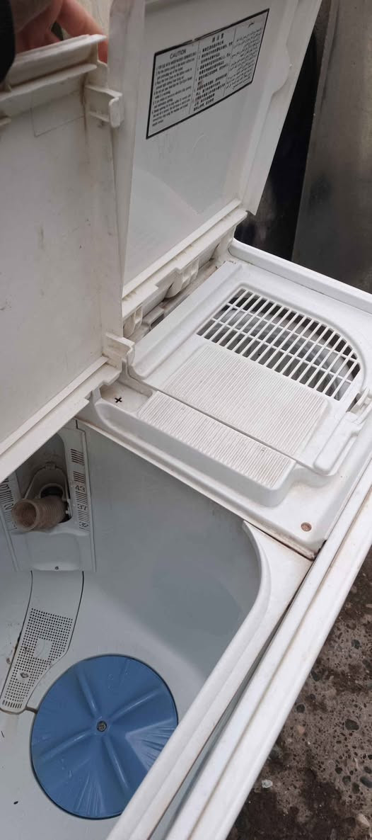 غەسالە بۆ فرۆشتن دەست کاری نەکراوە یابانیه زۆر مەزبوت و پاکە ئەوەش ڕەقەمە چاتم قفڵە چات مەکەن سلێمانی /*********** السليمانية, العراق
