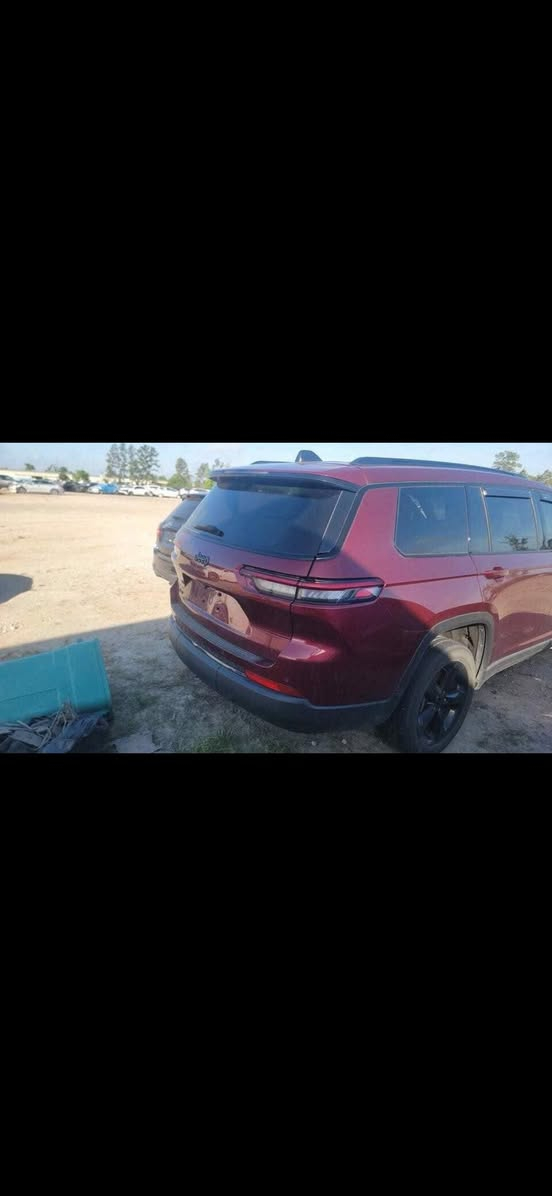 جيب كراند شيروكي 2023 رقم بغداد كشن سياحي 3600 مكينه تبريد شاشه بصمه عدد 2 كشنات تدفئه تحكم سترين شحن ویل لیست هیتر مرايه جانبيه كير 8 فتحه بصمه صندوق كهرباء سياره فول و حادثه موجود بصوره  بيه حادث مسبق بامريكا فقط صندق  مكاني بغداد سعره 245 بيه محال ***********
