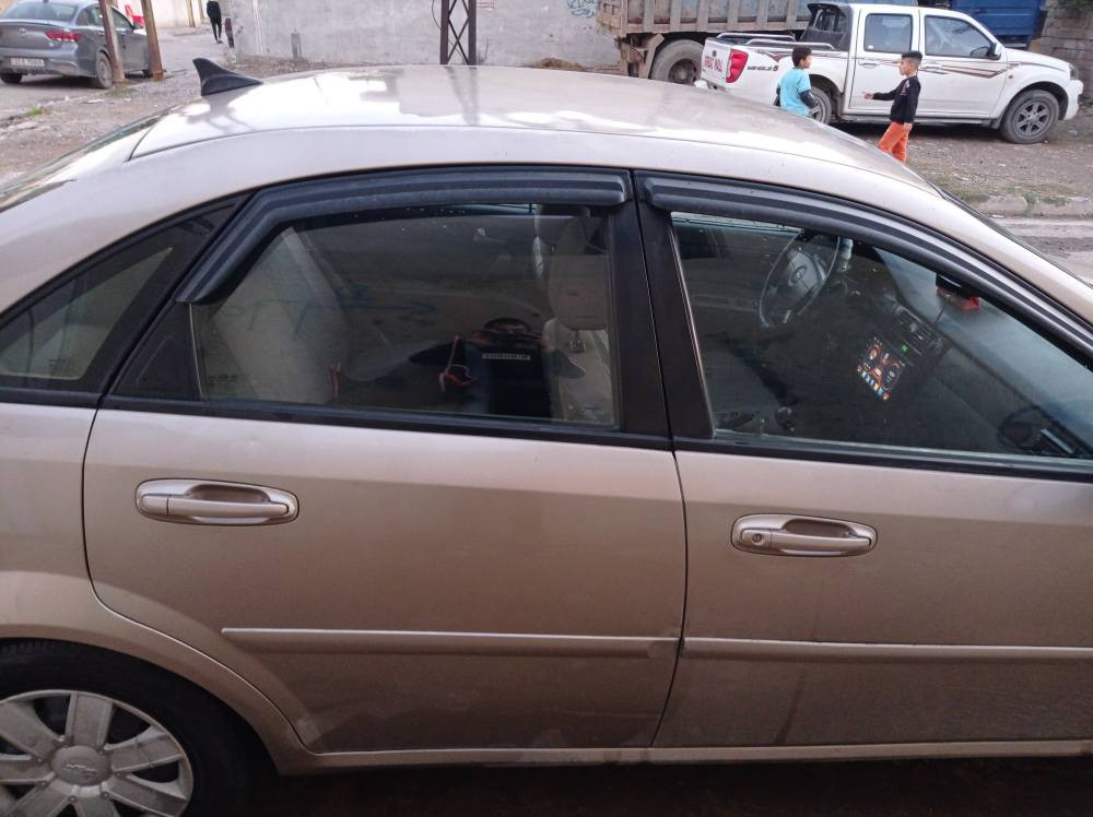 السلام عليكم ورحمه الله وبركاته 
اوبترا موديل 2006 محرك شرك كير شرط تايرات جددوتبريد ثلج كير عادي السيارة بيها قطعتين و دوسة رقم نينوى دولي باسمي 
كورك /***********
اسيا /*********** موصل, نينوى
