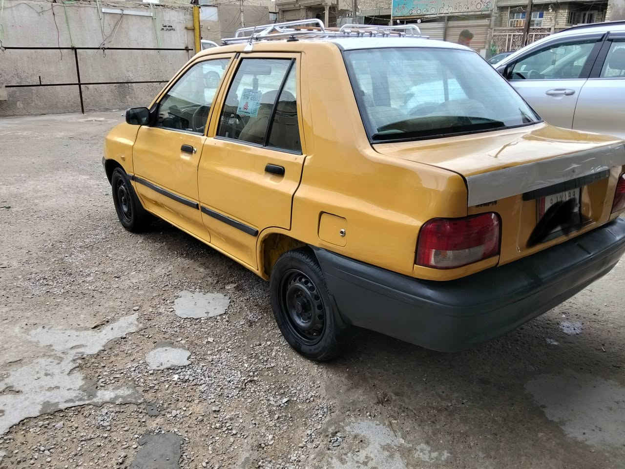 السلام عليكم عيدكم مبارك سايبه موديل 15كير محرك صدر مابيهن شي شاصي ملحوم بيه طخه بلجاملغ الامامي ول بنيد وبس عليها غرمات هيه ومرور 600الف عل مشتري عندي اورق ال هيه مال 25 يعني اذ جوه ال 600بلعافيه عليك واذ فوك ال 600عليه رعيه يريد تحويل وين مايعجبك شغل وطلع جاهزه منك ال شارع غرفته حلوه ونضيفه اخذ صافي 20ورقه صافي الك يمي بصمه وبس تجي وتقتنع وشوف السياره اقتنعت عل راسي وأتشرب جايك تتغده يمي اهلن وسهلن بلي يشتري بيتي بغداد ***********سيارتي مال عيشه مال فقير عمي عل باب الله
