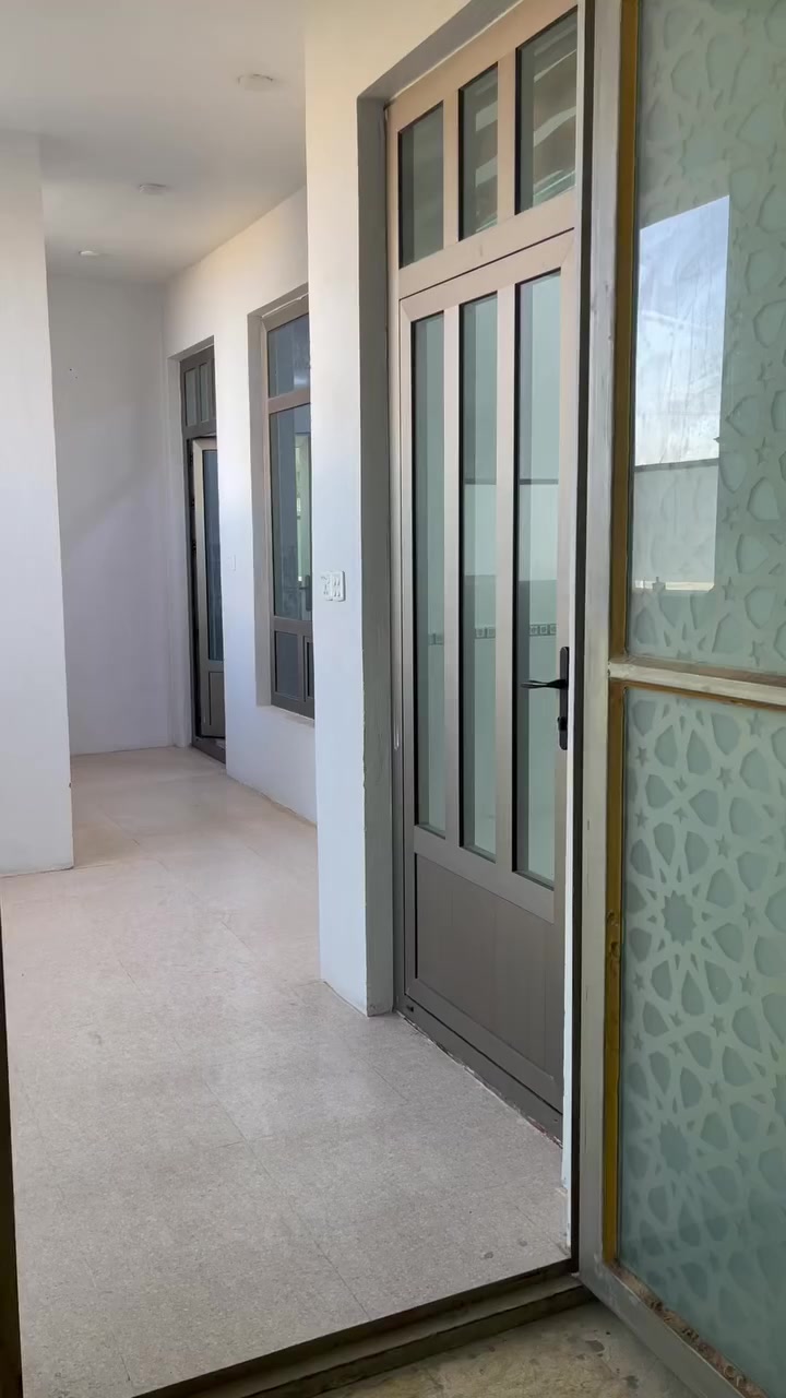 شقة للإيجار في الرمادي حي الأندلس مقابل مشتل الرمادي طابق ثاني درج خارجي غرفتين الاولى (٥،٥٠ *٤،٣٠ ) والثانية (٤،٨٠*٣،٨٠)ومطبخ (٥،٥٠*٤،٨٠)وحمام سيراميك شرقي وغربي للاستفسار (***********)
