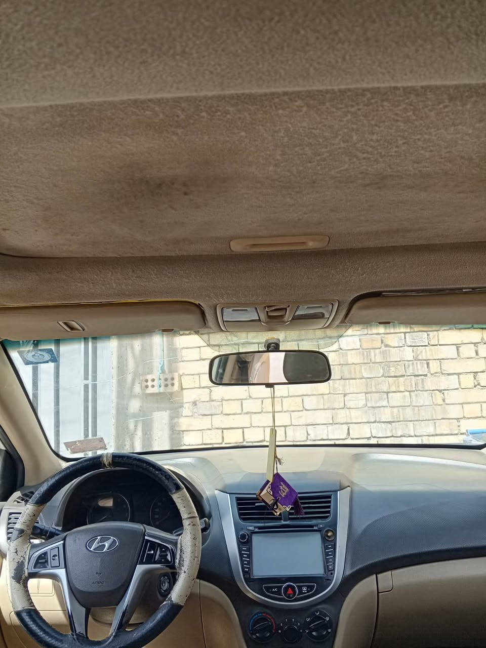 سلام علیکم
سياره اكسنت خليجي كامل مواصفات من سلايد روڤ + ستيرن تحكم + تخم تاير + تبريد شغال + محرك 16000 دوش + شاشه كاميرا 

السعر 98 و بيها مجال 

للأستفسار:  *********** 

غير متواجد على الفيس مكلف بالشنر 
الموقع بغداد جديده حي الخليج

